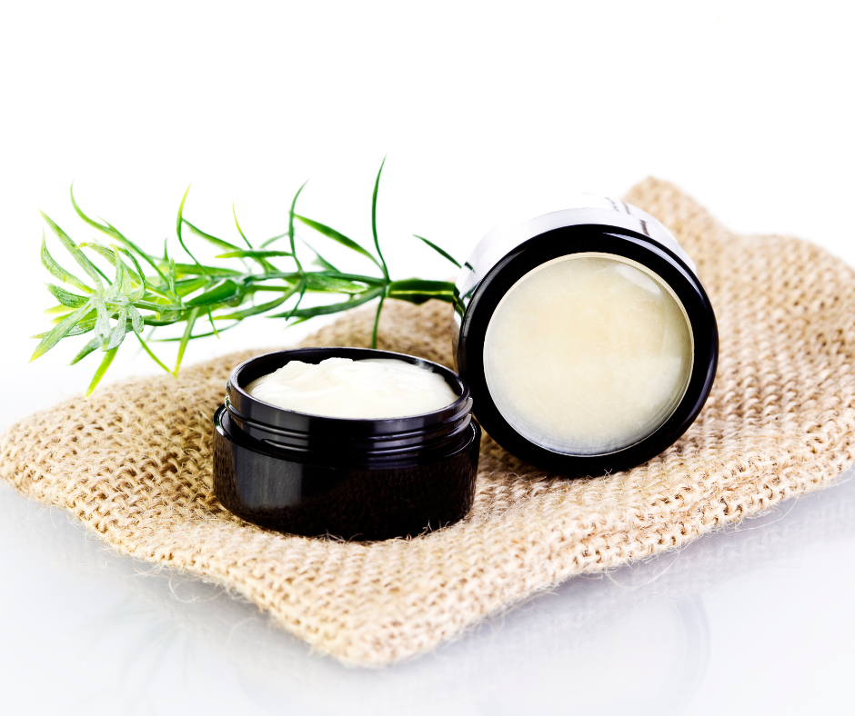 Soins hydratants naturels présentés lors d’un atelier de fabrication pour adultes