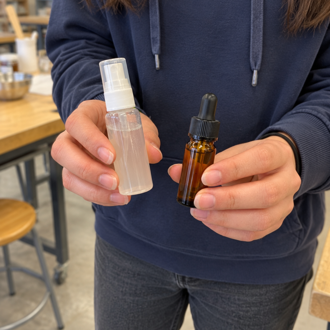 Sérum et brume visage fabriqués lors d’un atelier créatif MA Création Écolo