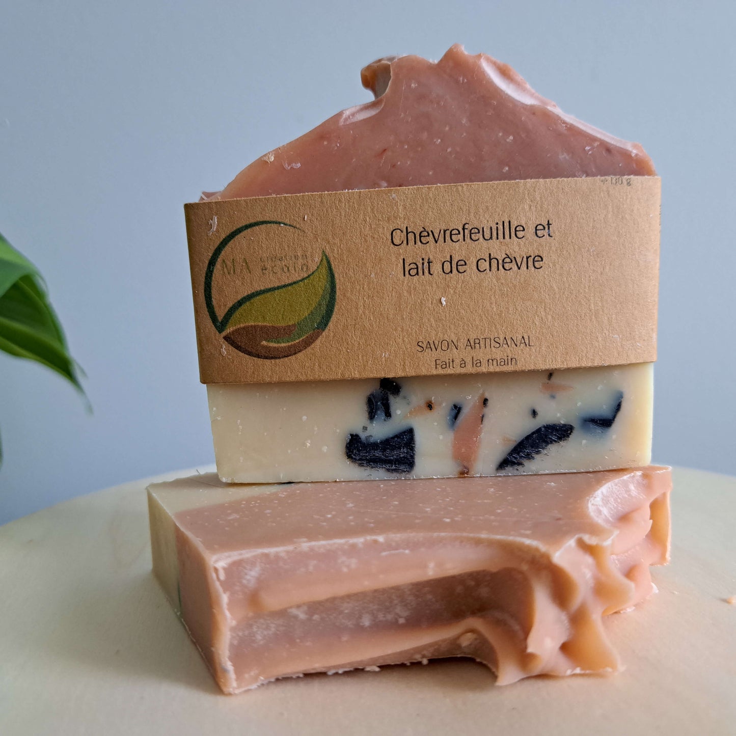 Handmade soap | Goat's milk and honeysuckle